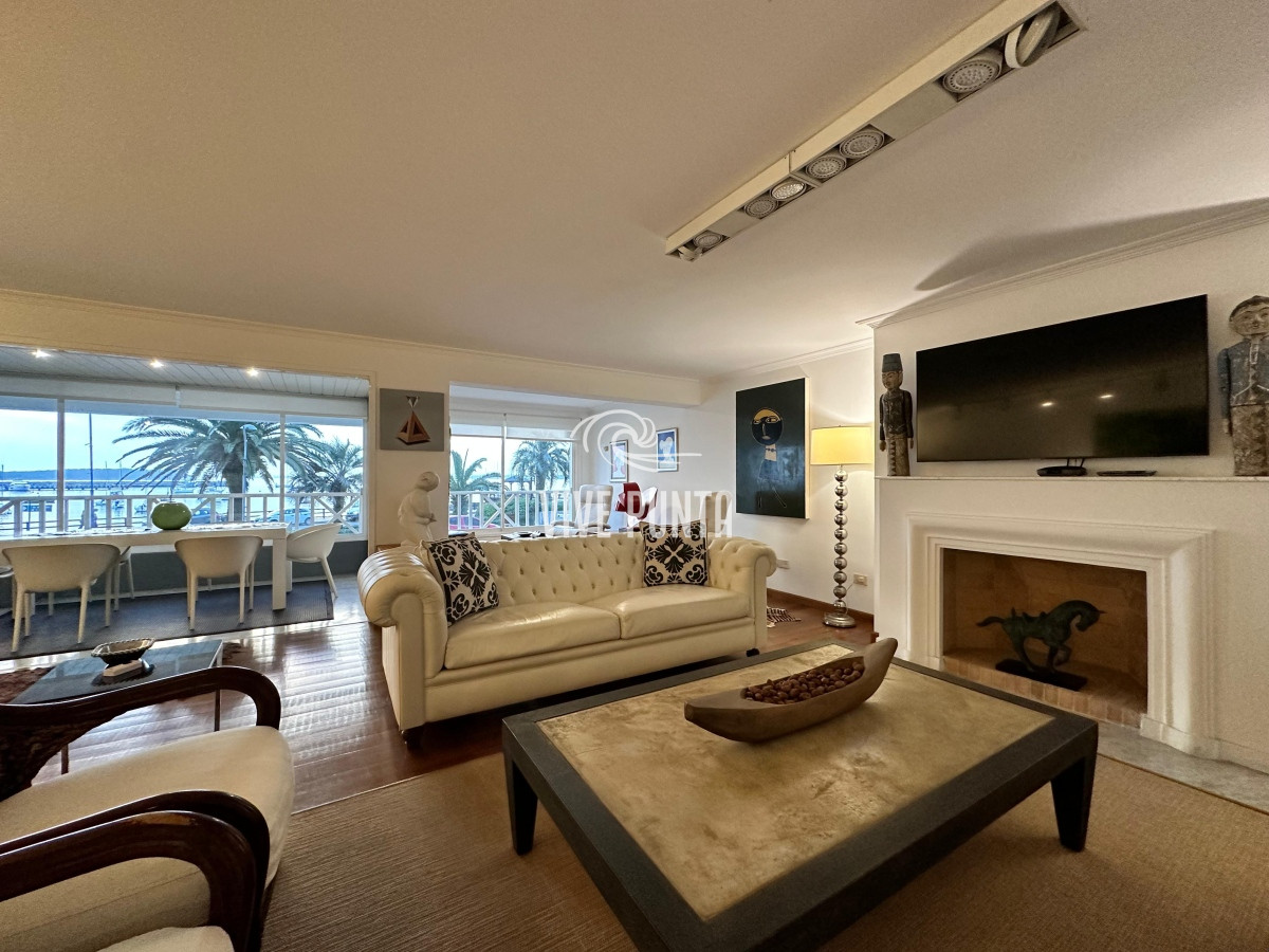 Apartamento ID.836 - Vende espléndido apartamento de 3 dormitorios, con vista al mar, en Puerto, Punta del Este