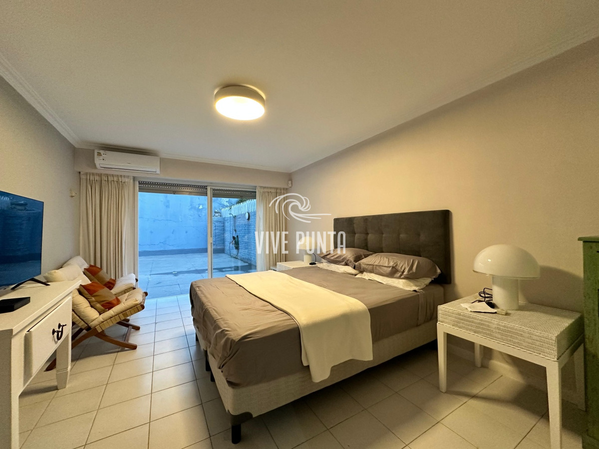 Apartamento ID.836 - Vende espléndido apartamento de 3 dormitorios, con vista al mar, en Puerto, Punta del Este