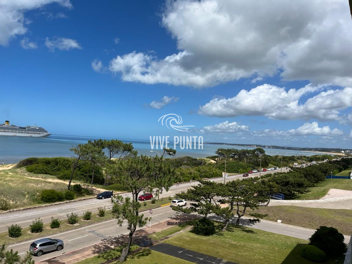 Apartamento ID.1018 - Apartamento de 2 dormitorios con vista frente al mar en edificio Samambai, Playa Mansa , Punta del ese 