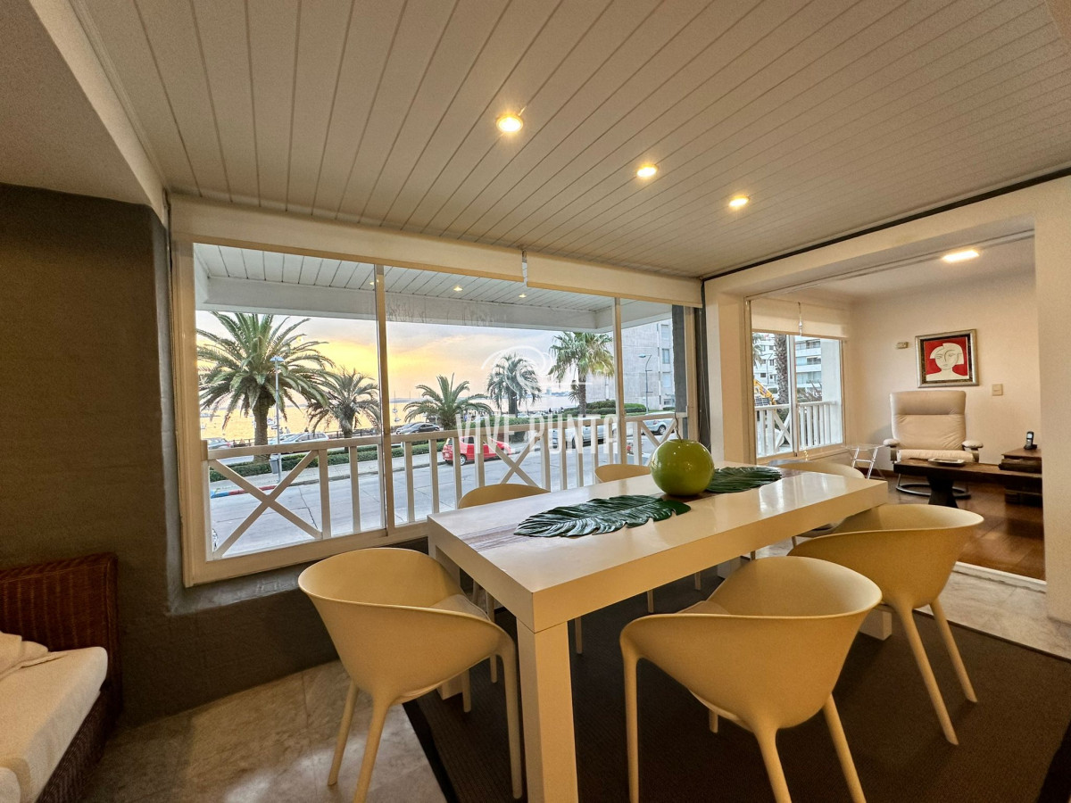 Apartamento ID.836 - Vende espléndido apartamento de 3 dormitorios, con vista al mar, en Puerto, Punta del Este