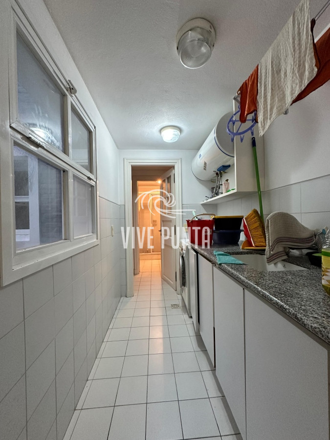 Apartamento ID.836 - Vende espléndido apartamento de 3 dormitorios, con vista al mar, en Puerto, Punta del Este