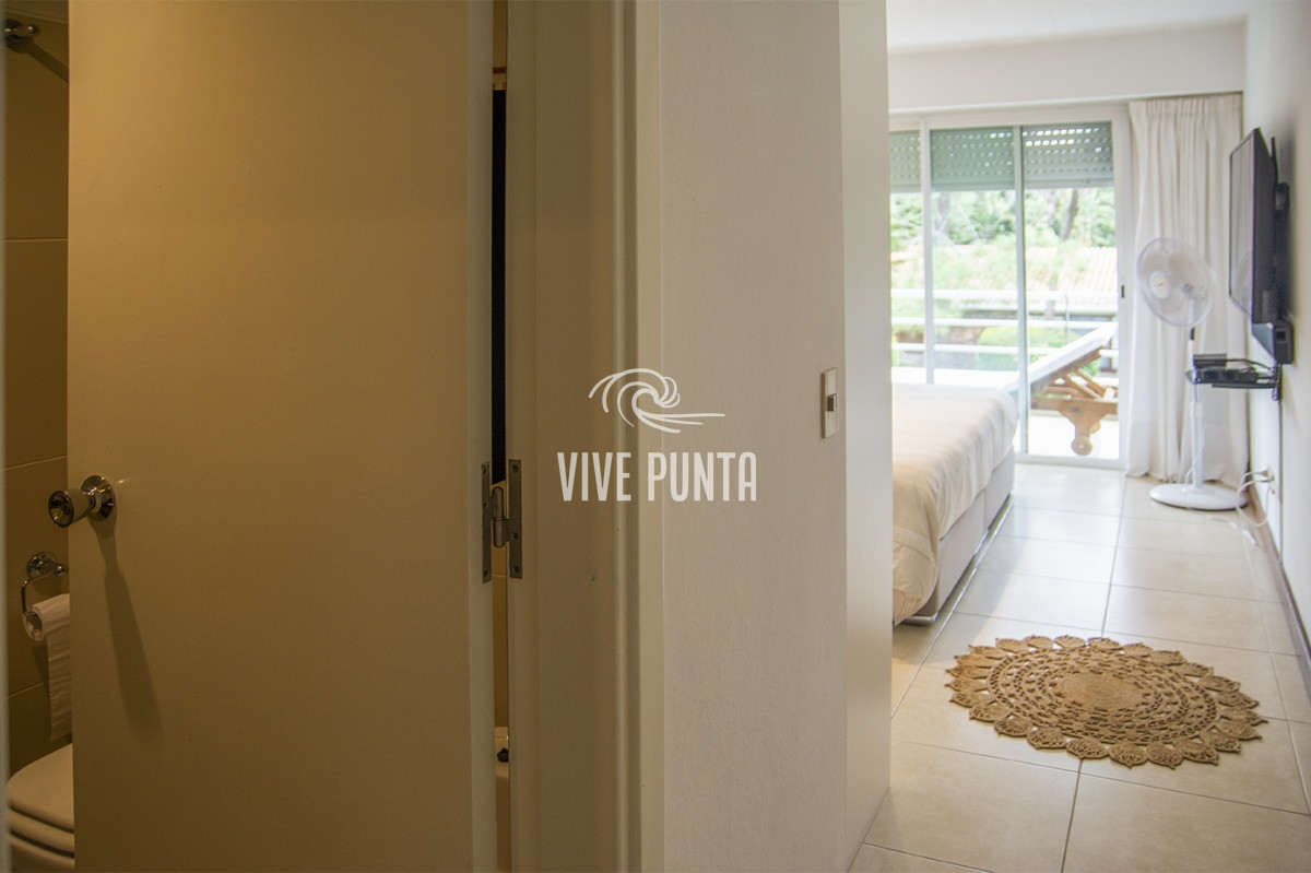 Apartamento ID.146 - Oportunidad, apartamento en venta en Punta del Este de 3 dormitorios. Terraza con parrillero.