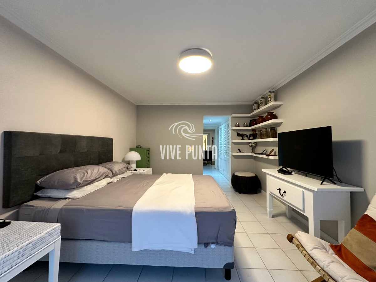 Apartamento ID.836 - Vende espléndido apartamento de 3 dormitorios, con vista al mar, en Puerto, Punta del Este