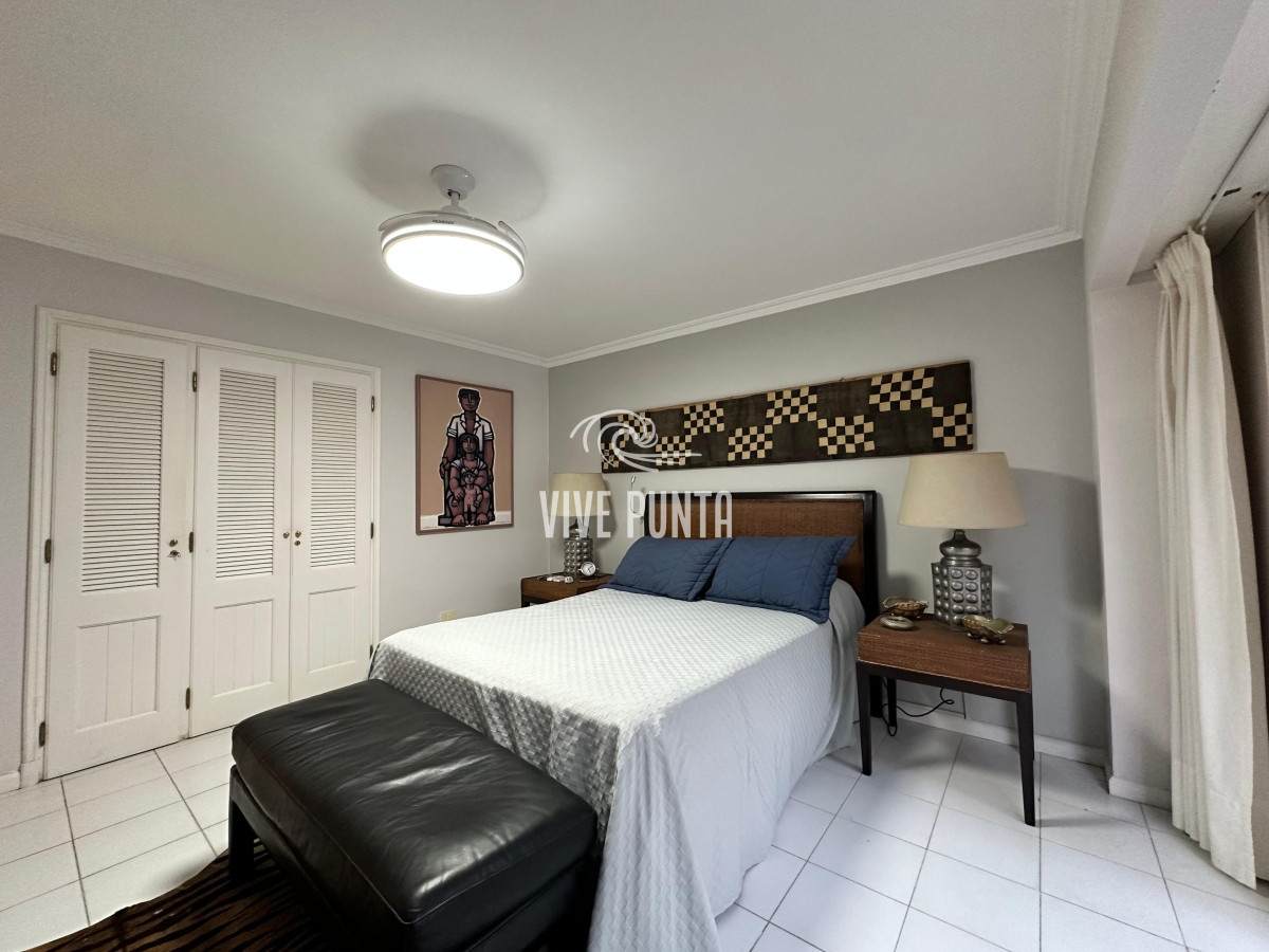 Apartamento ID.836 - Vende espléndido apartamento de 3 dormitorios, con vista al mar, en Puerto, Punta del Este