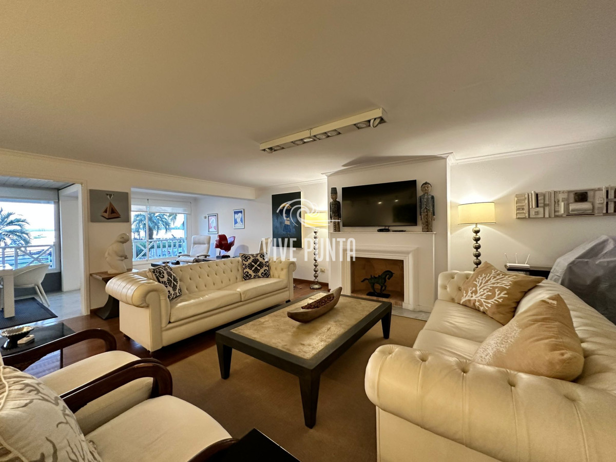 Apartamento ID.836 - Vende espléndido apartamento de 3 dormitorios, con vista al mar, en Puerto, Punta del Este