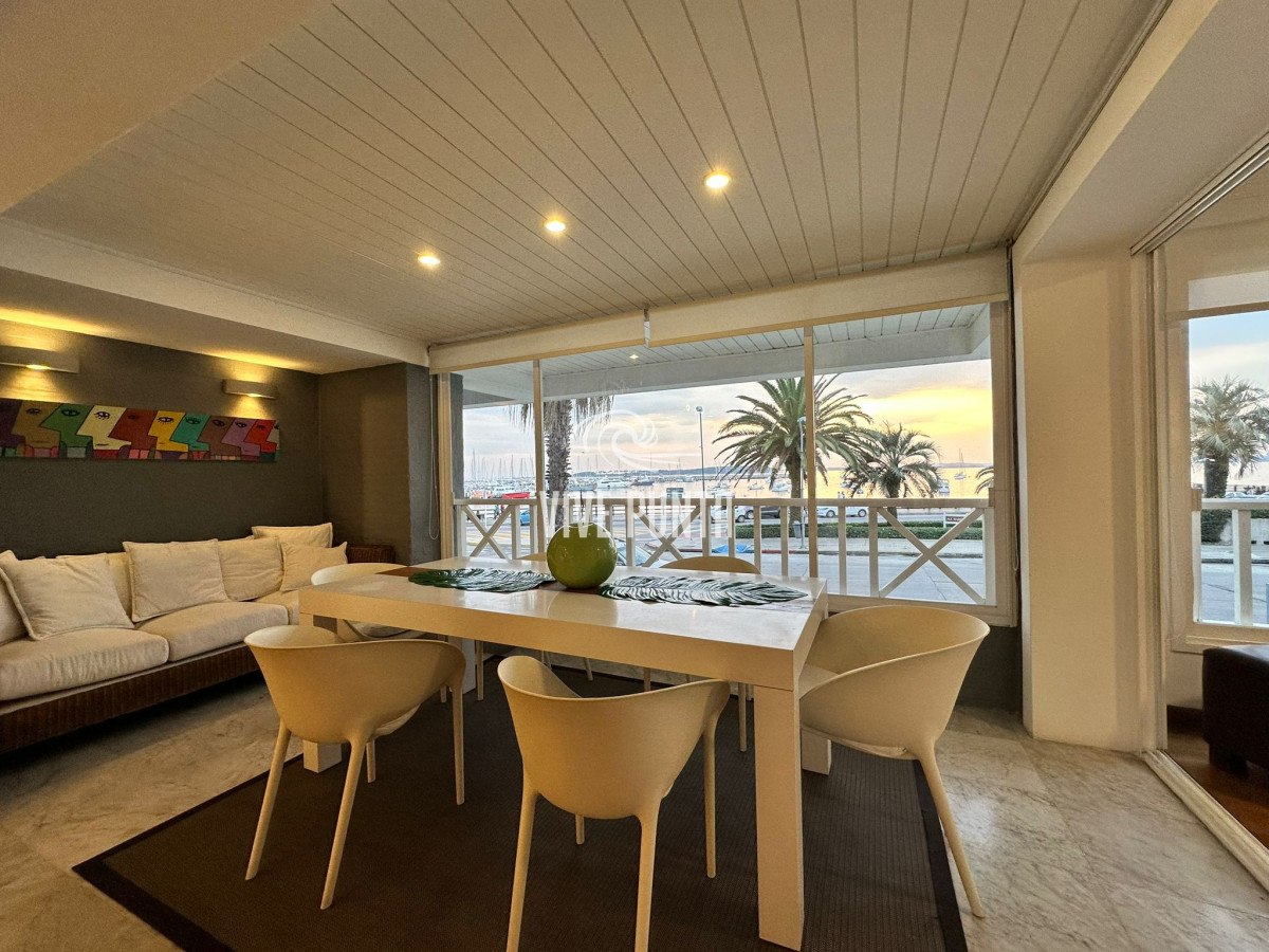 Apartamento ID.836 - Vende espléndido apartamento de 3 dormitorios, con vista al mar, en Puerto, Punta del Este