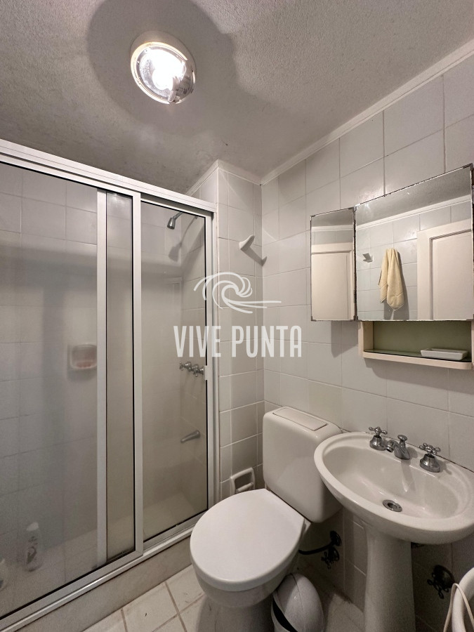 Apartamento ID.836 - Vende espléndido apartamento de 3 dormitorios, con vista al mar, en Puerto, Punta del Este
