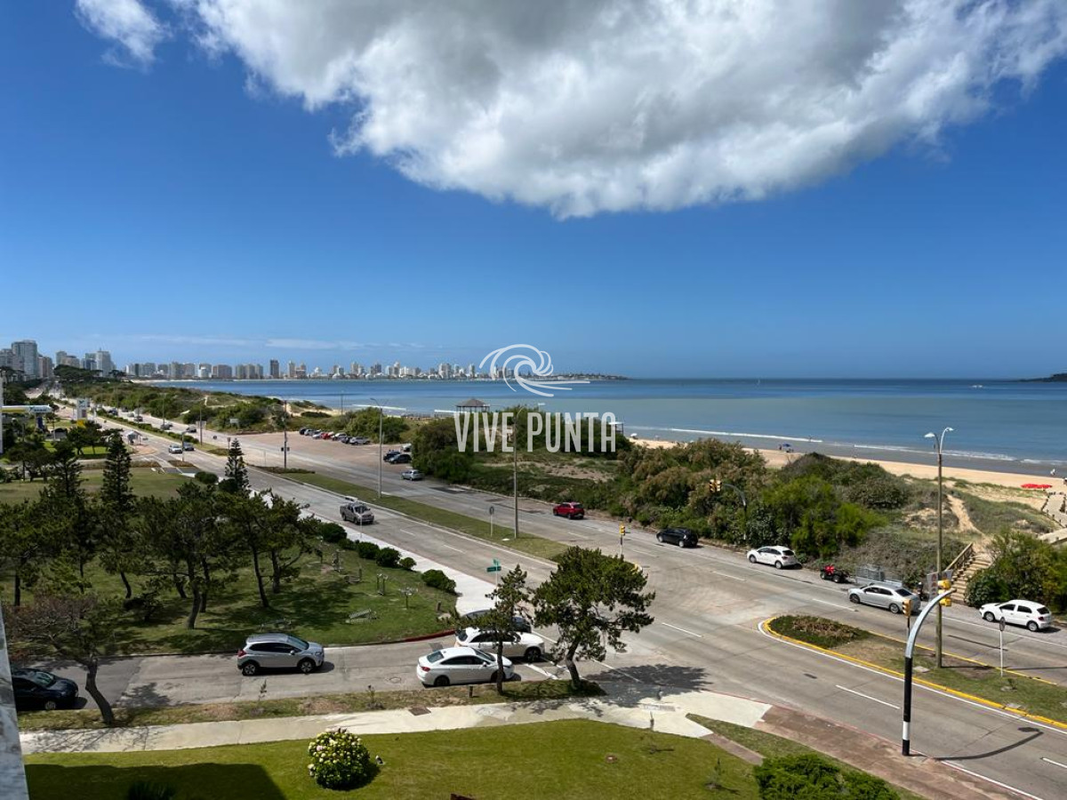 Apartamento ID.1018 - Apartamento de 2 dormitorios con vista frente al mar en edificio Samambai, Playa Mansa , Punta del ese 