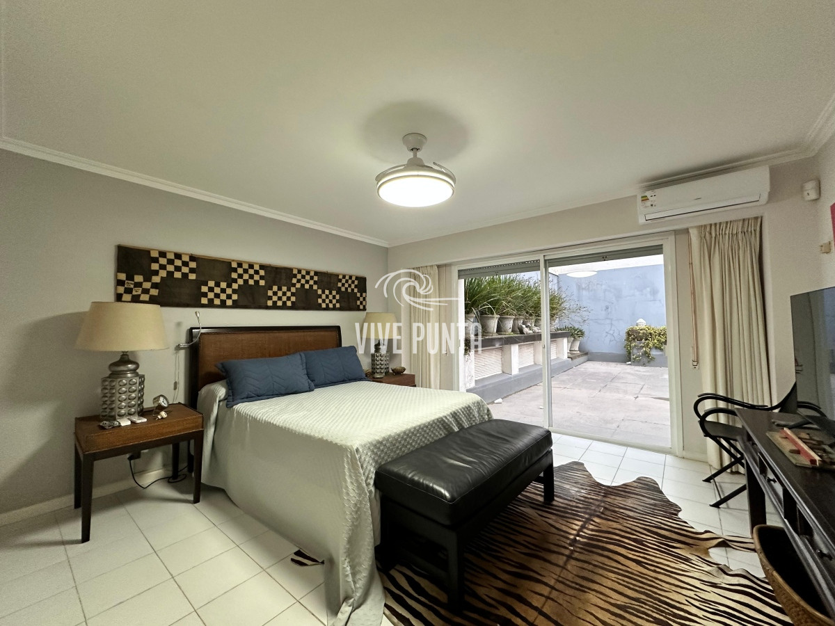 Apartamento ID.836 - Vende espléndido apartamento de 3 dormitorios, con vista al mar, en Puerto, Punta del Este