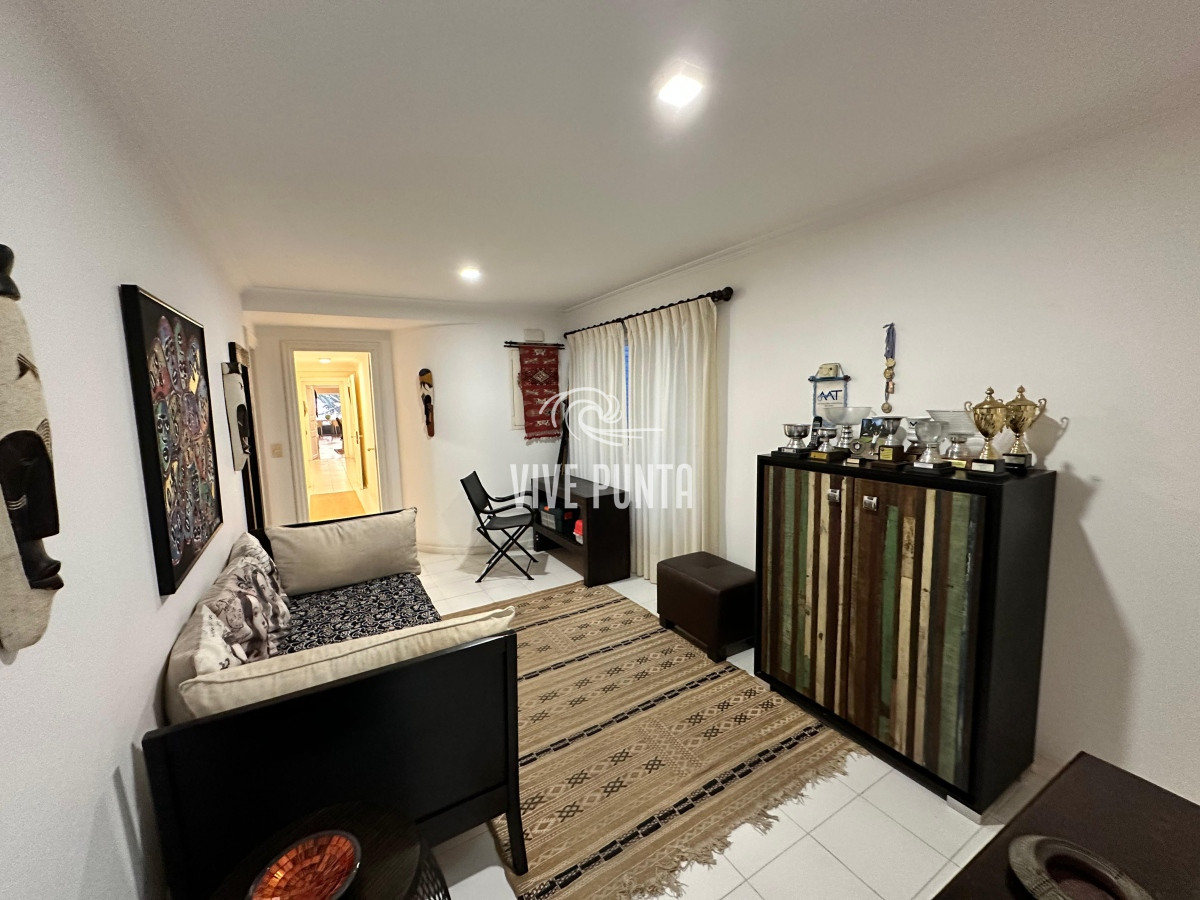 Apartamento ID.836 - Vende espléndido apartamento de 3 dormitorios, con vista al mar, en Puerto, Punta del Este