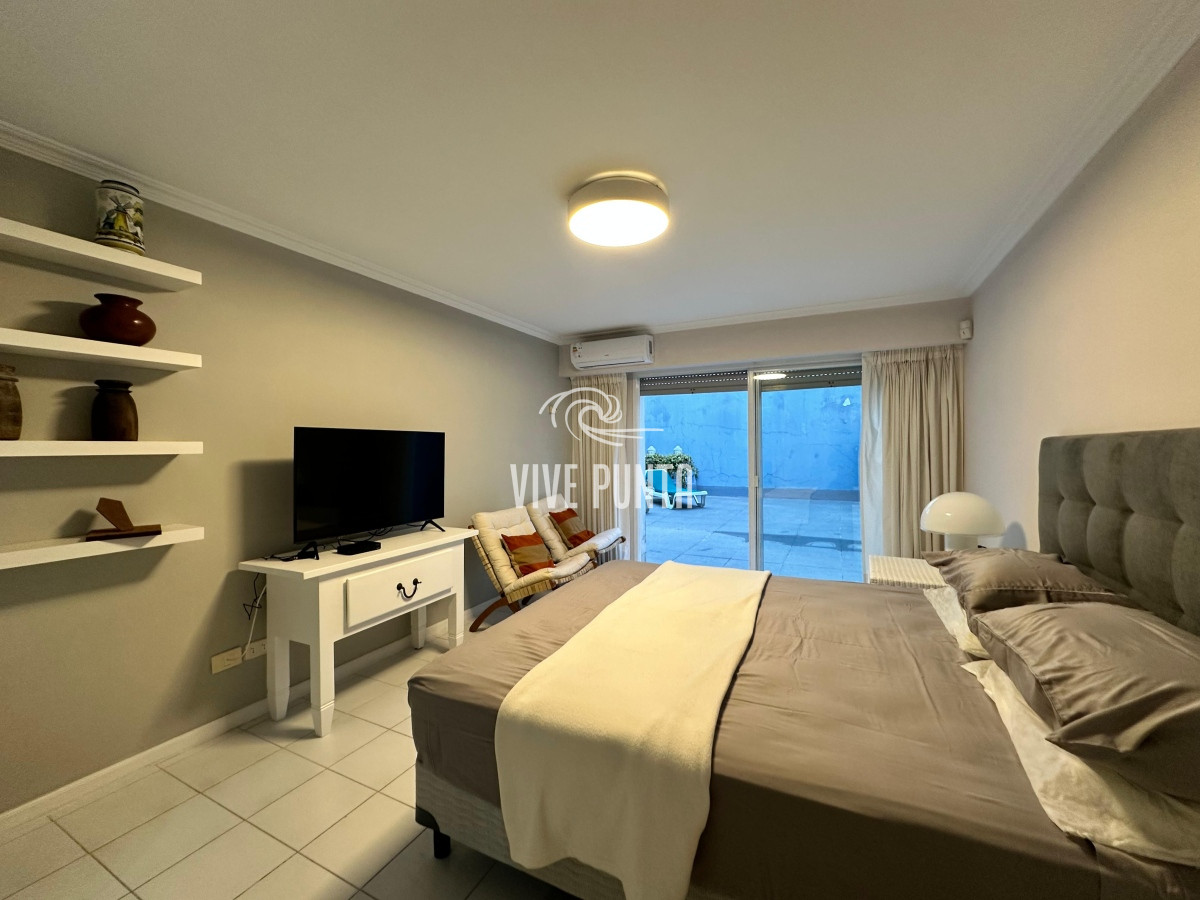 Apartamento ID.836 - Vende espléndido apartamento de 3 dormitorios, con vista al mar, en Puerto, Punta del Este