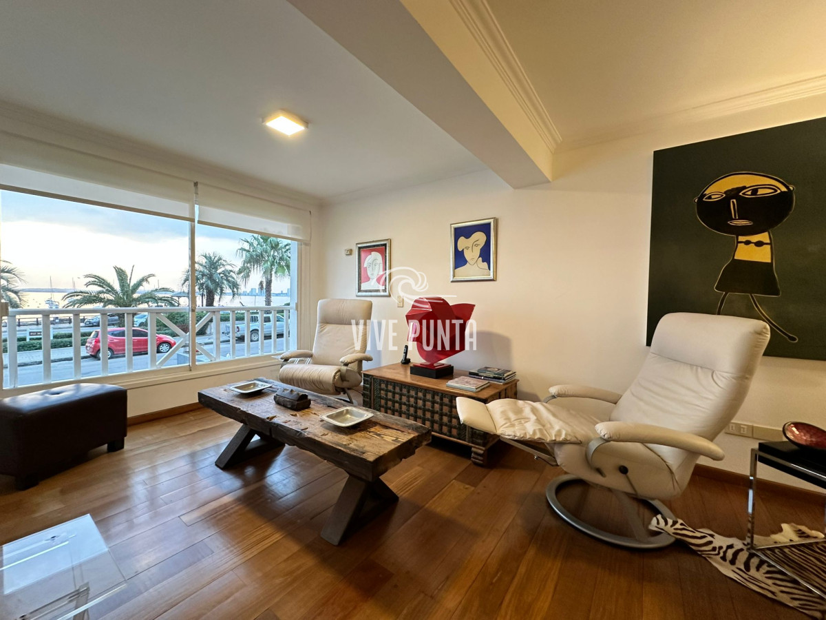 Apartamento ID.836 - Vende espléndido apartamento de 3 dormitorios, con vista al mar, en Puerto, Punta del Este
