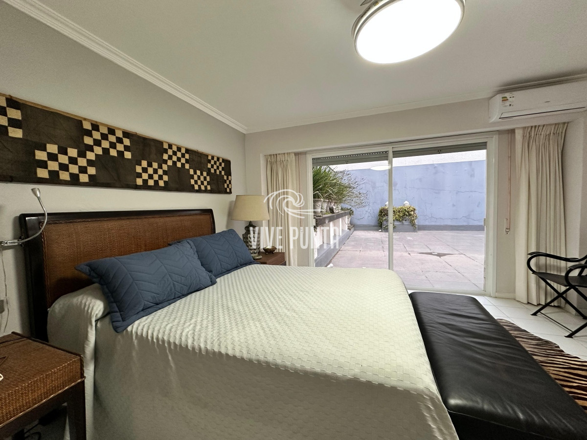 Apartamento ID.836 - Vende espléndido apartamento de 3 dormitorios, con vista al mar, en Puerto, Punta del Este