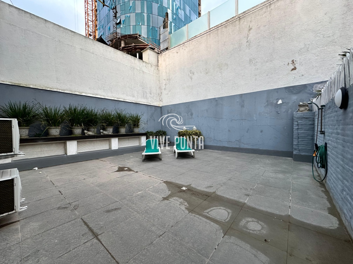 Apartamento ID.836 - Vende espléndido apartamento de 3 dormitorios, con vista al mar, en Puerto, Punta del Este