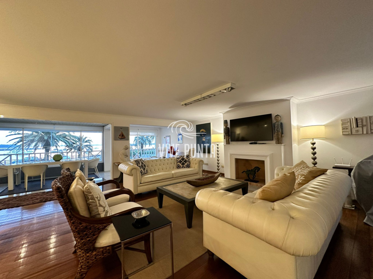 Apartamento ID.836 - Vende espléndido apartamento de 3 dormitorios, con vista al mar, en Puerto, Punta del Este