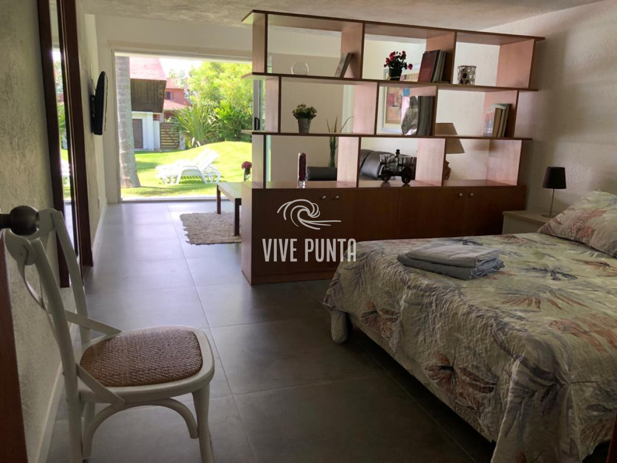 Casa ID.868 - Muy buena propiedad en venta, 5 dormitorios en barrio Cantegril, Punta del Este 