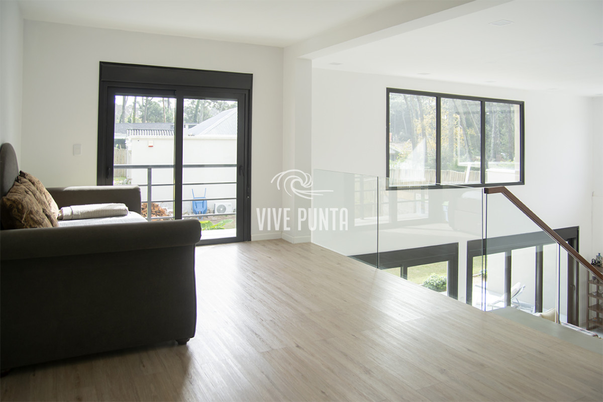 Casa ID.880 - Casa ideal de 4 dormitorios en suite en San Rafael Punta del Este.