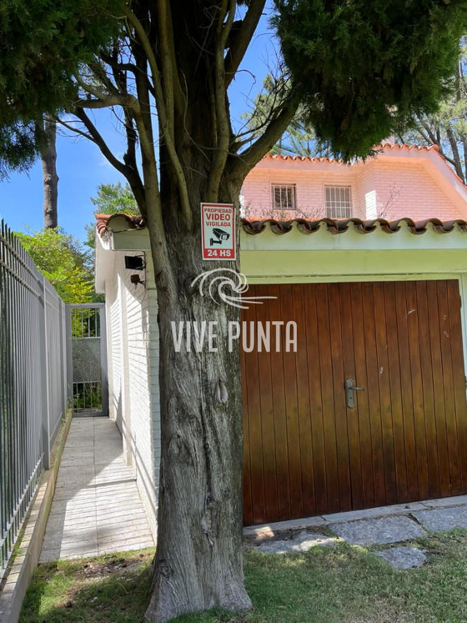 Casa ID.571 - Gran casa estilo tradicional de 4 dormitorios en venta en Playa Mansa
