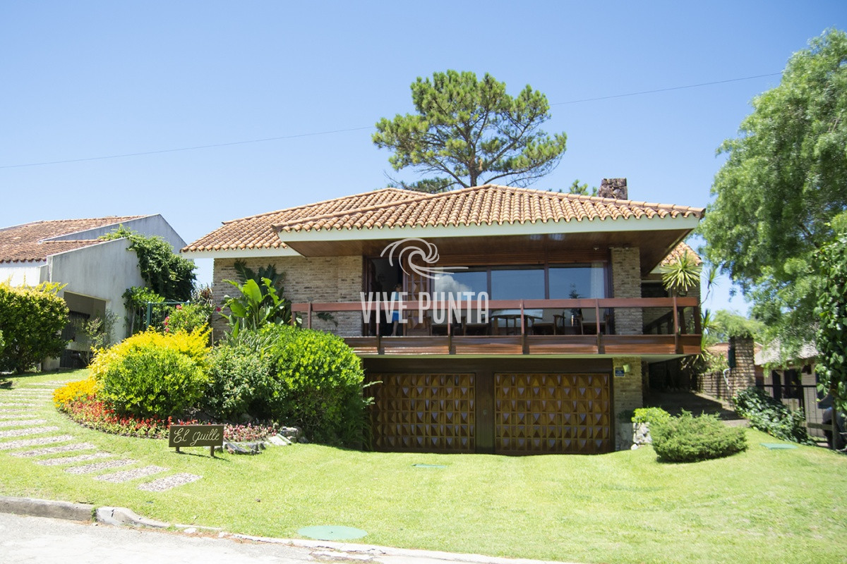 Casa ID.870 - Hermosa casa en venta a pocos metros del mar.