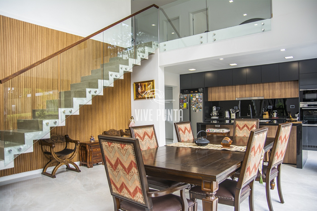 Casa ID.880 - Casa ideal de 4 dormitorios en suite en San Rafael Punta del Este.
