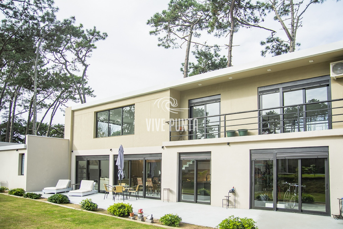 Casa ID.880 - Casa ideal de 4 dormitorios en suite en San Rafael Punta del Este.
