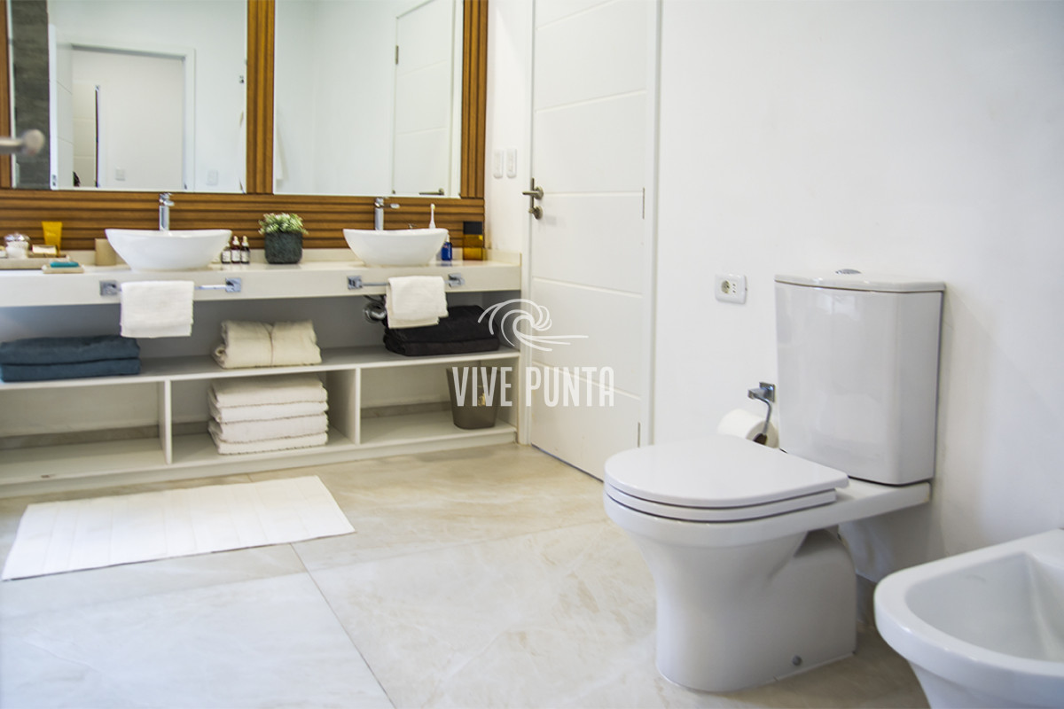 Casa ID.880 - Casa ideal de 4 dormitorios en suite en San Rafael Punta del Este.