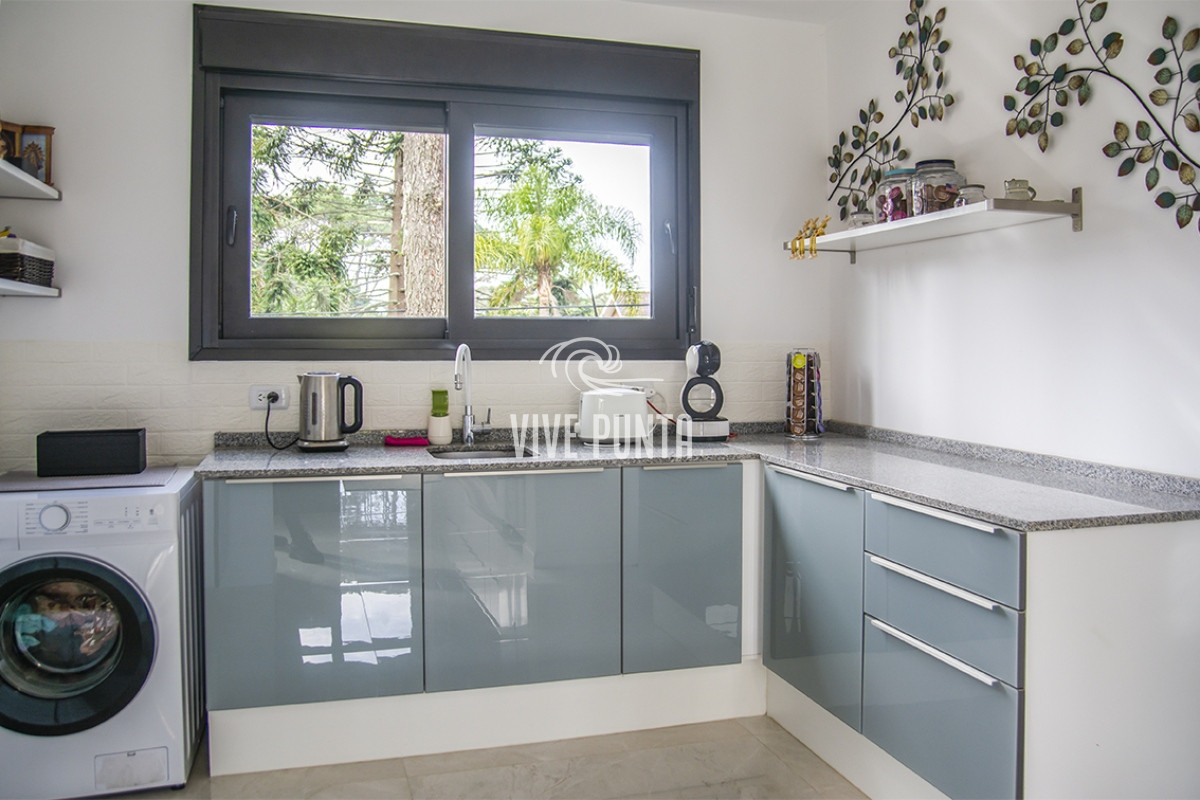Casa ID.880 - Casa ideal de 4 dormitorios en suite en San Rafael Punta del Este.