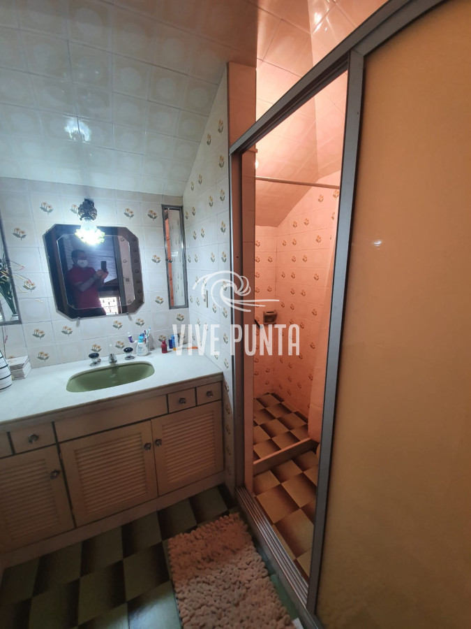 Casa ID.870 - Hermosa casa en venta a pocos metros del mar.