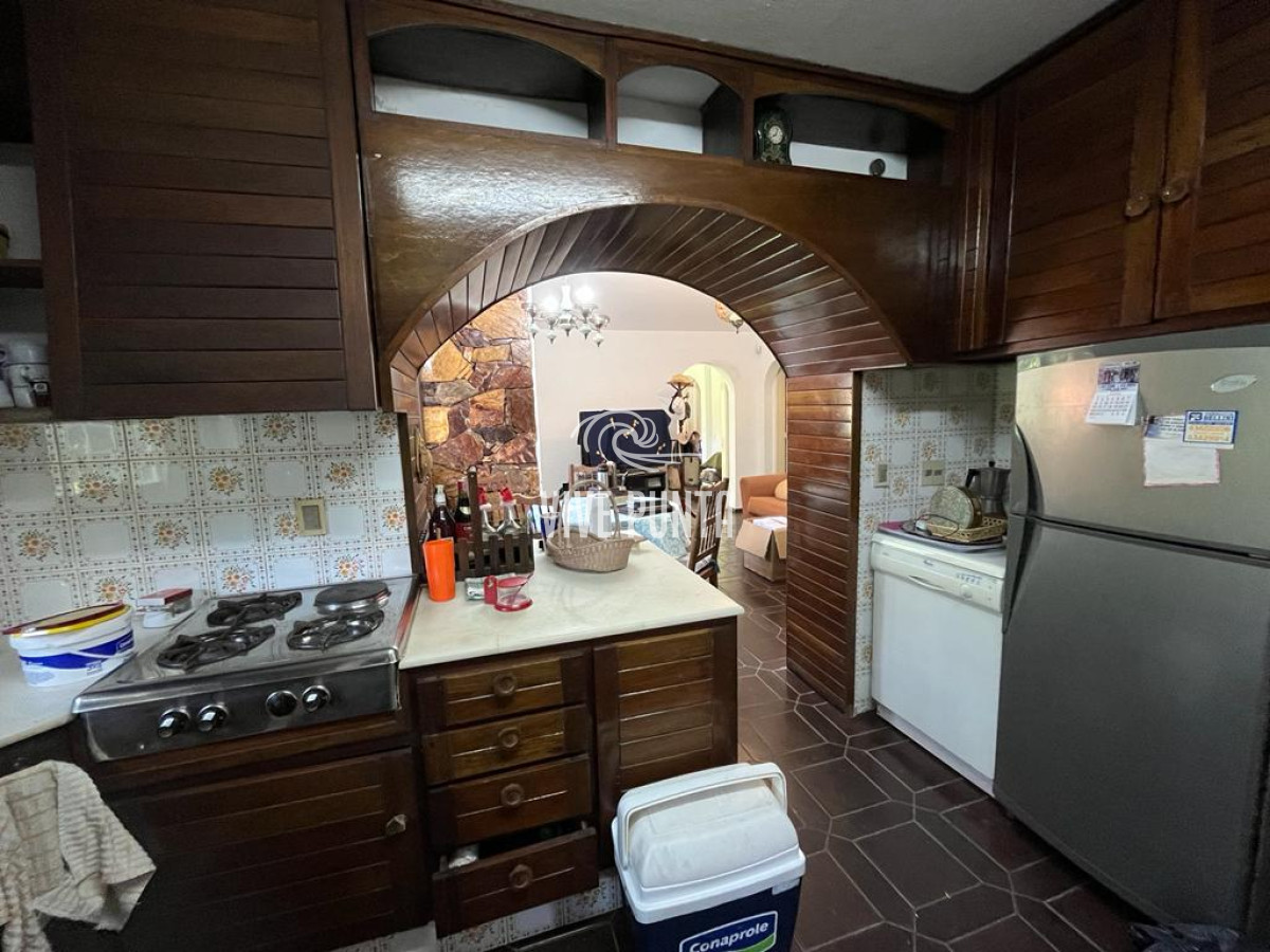 Casa ID.571 - Gran casa estilo tradicional de 4 dormitorios en venta en Playa Mansa