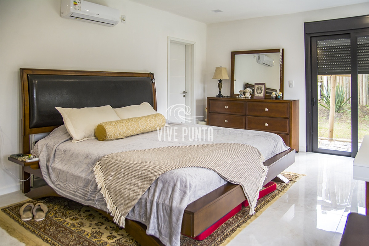 Casa ID.880 - Casa ideal de 4 dormitorios en suite en San Rafael Punta del Este.