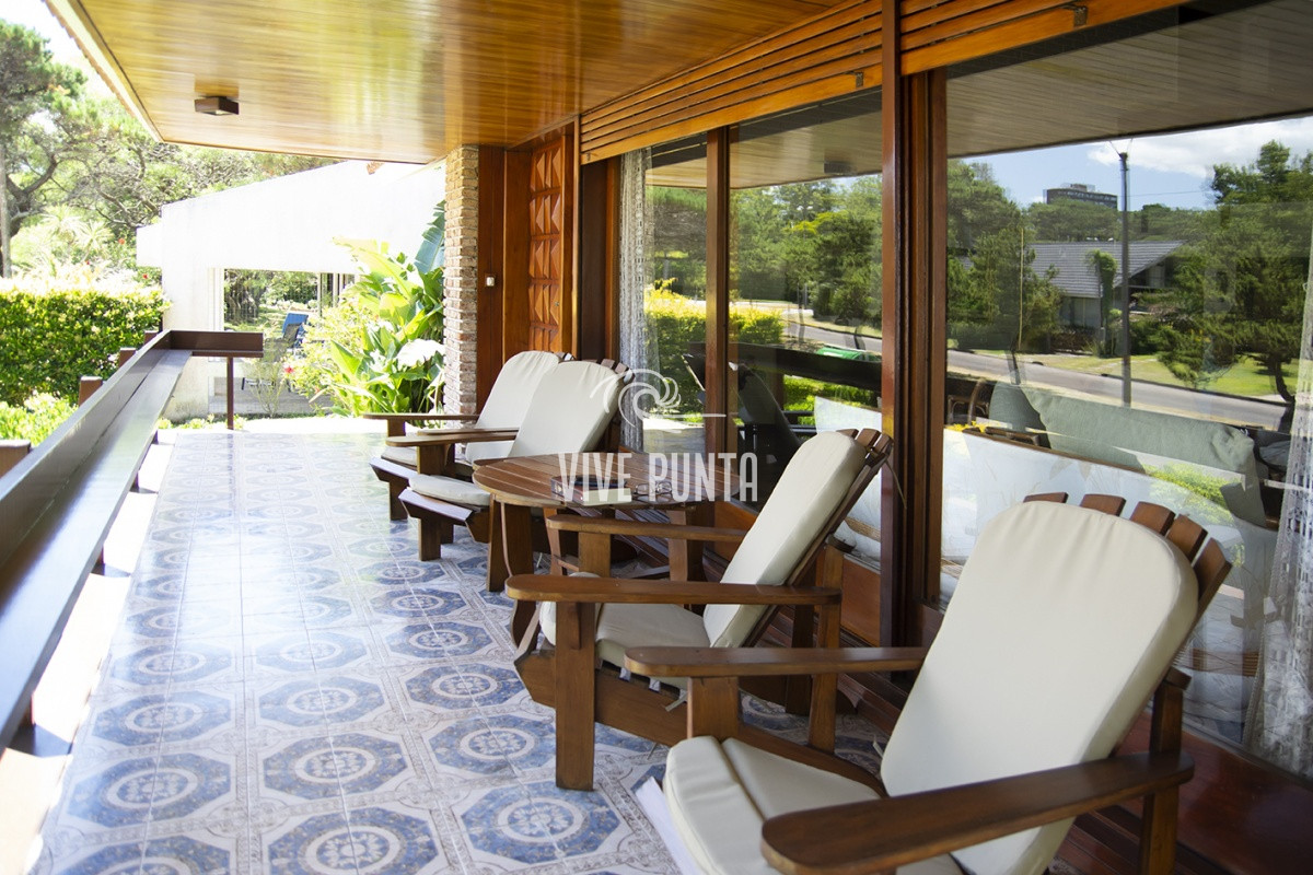 Casa ID.870 - Hermosa casa en venta a pocos metros del mar.