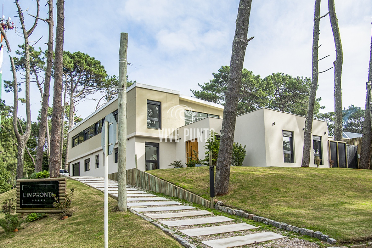 Casa ID.880 - Casa ideal de 4 dormitorios en suite en San Rafael Punta del Este.