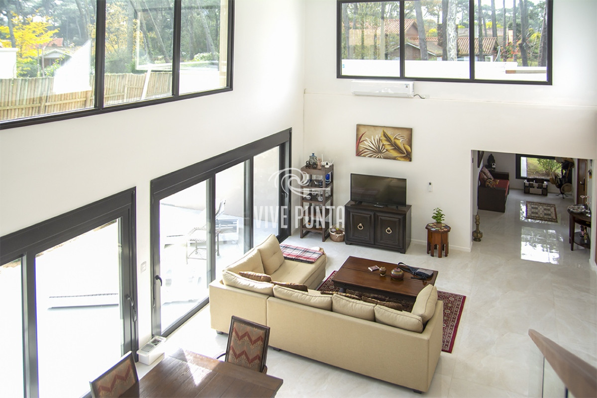 Casa ID.880 - Casa ideal de 4 dormitorios en suite en San Rafael Punta del Este.