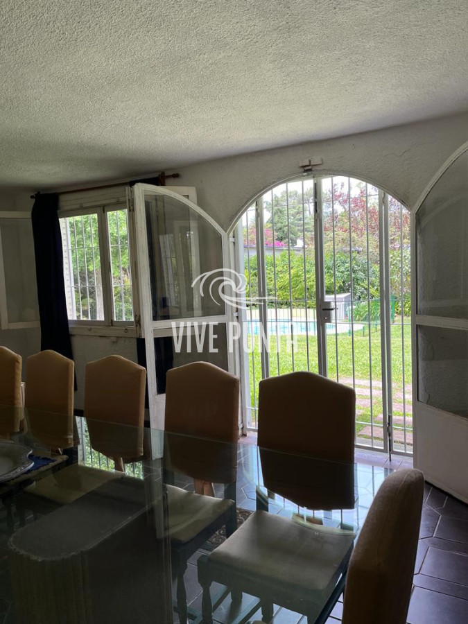 Casa ID.571 - Gran casa estilo tradicional de 4 dormitorios en venta en Playa Mansa