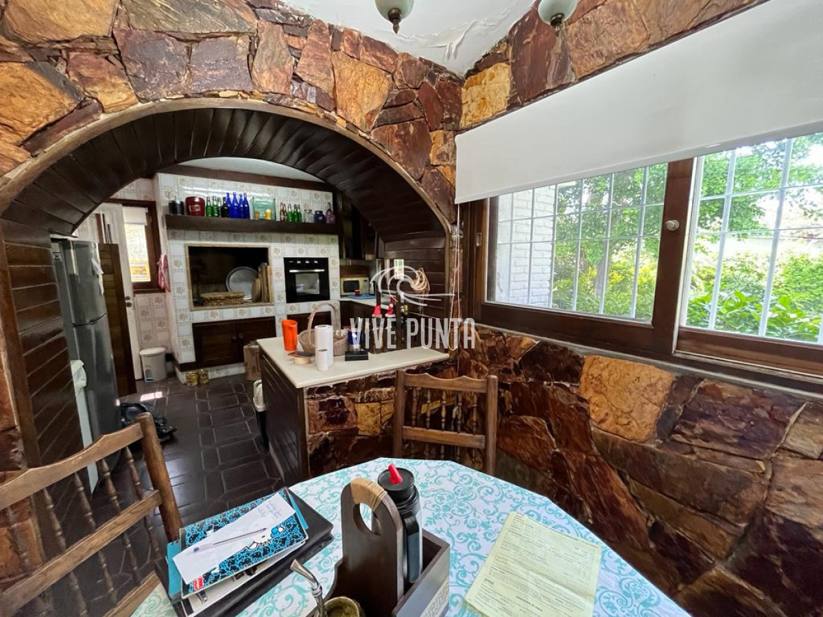 Casa ID.571 - Gran casa estilo tradicional de 4 dormitorios en venta en Playa Mansa