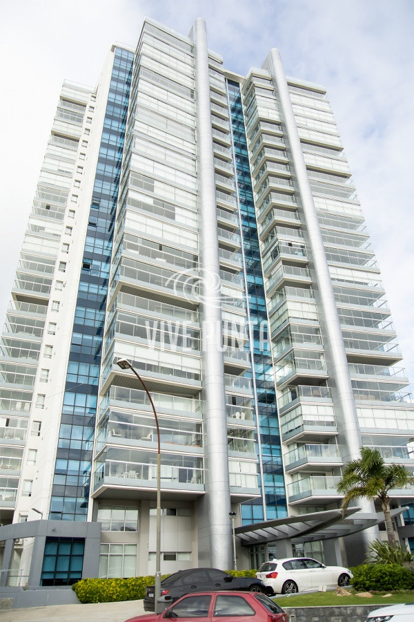 Apartamento ID.382 - EDIFICIO MIAMI BOULEVARD II, UNIDAD LATERAL EN VENTA, 2 DORMITORIOS, PLAYA MANSA, PARRILLERO EN BALCÒN