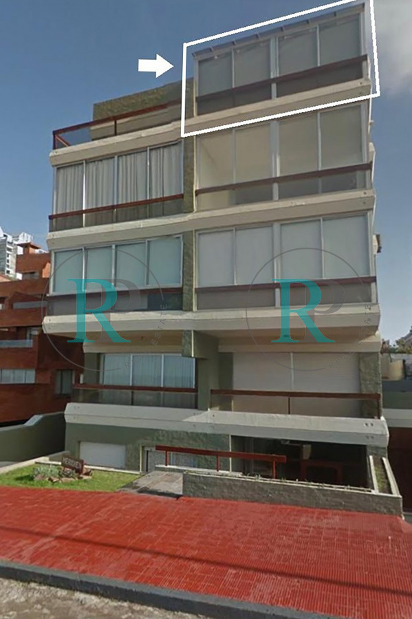 Apartamento ID.1211 - Departamento de 3 dormitorio con parrillero en venta , ultimo piso frente al mar, Punta del Este