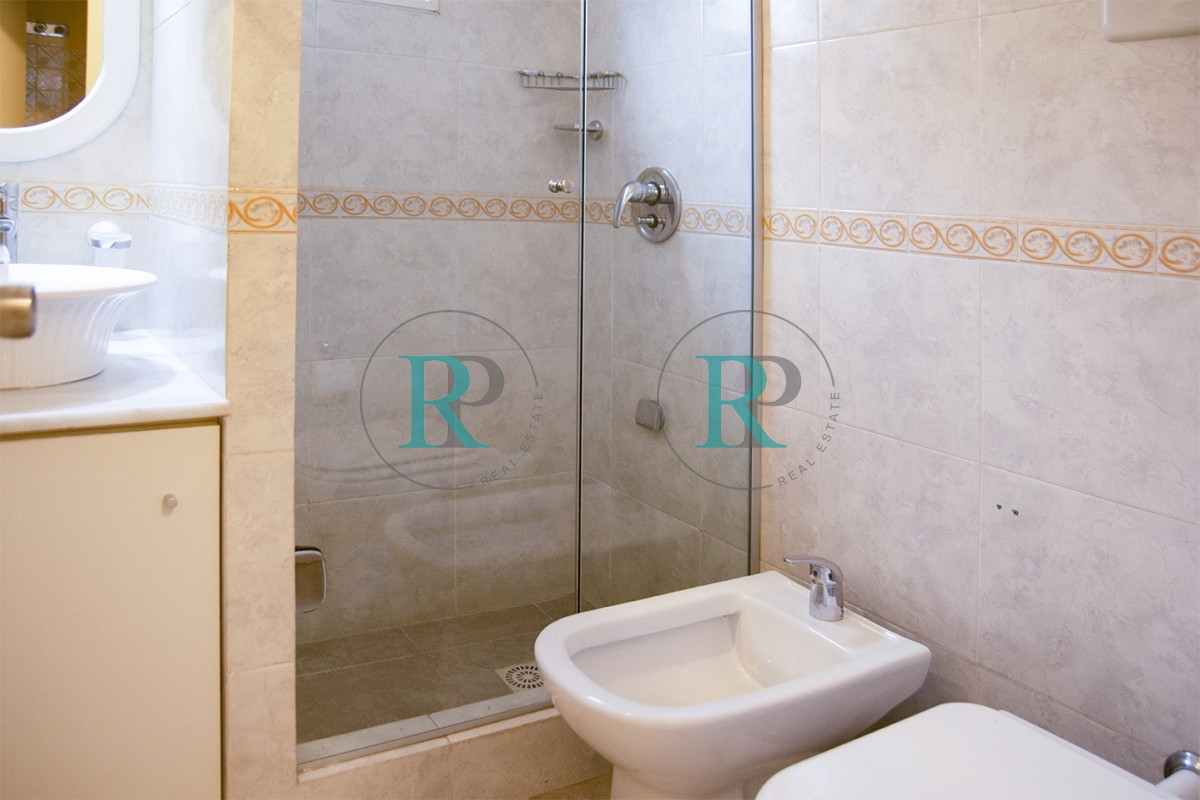 Apartamento ID.1211 - Departamento de 3 dormitorio con parrillero en venta , ultimo piso frente al mar, Punta del Este