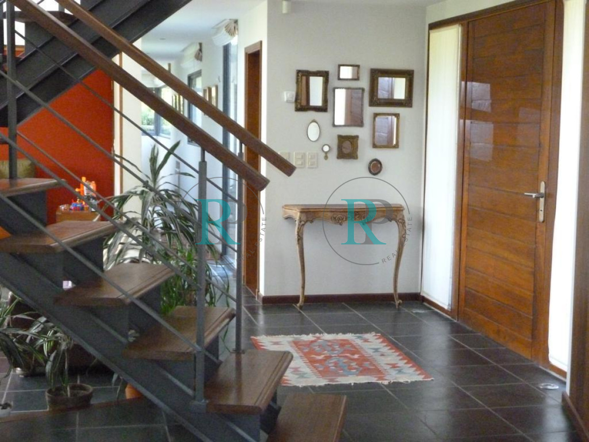 Casa ID.1131 - Hermosa casa de 4 dormitorios en agradable entorno.