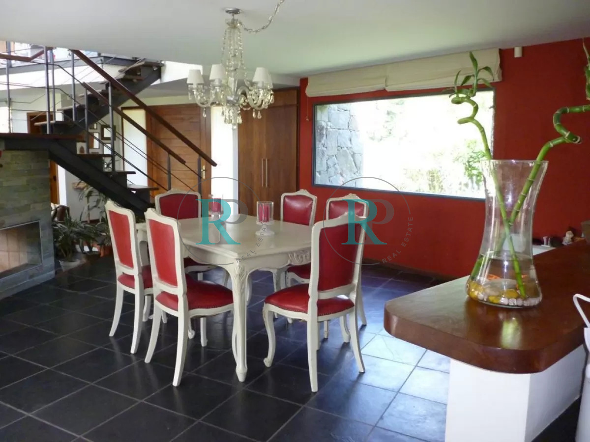 Casa ID.1131 - Hermosa casa de 4 dormitorios en agradable entorno.