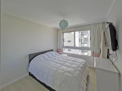 Piso alto en venta en Ocean Drive - 2 dorm 2 baños - EMP2636A