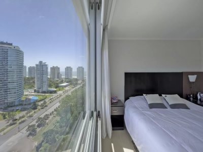 Piso alto en venta en Ocean Drive - 2 dorm 2 baños - EMP2636A