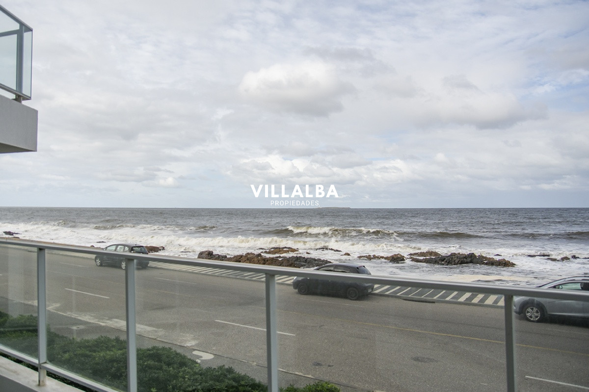 Apartamento ID.2178 - Vende apartamento. Edificio Bonaire. 3 dormitorios con servicios. Brava, Peninsula, Punta del Este