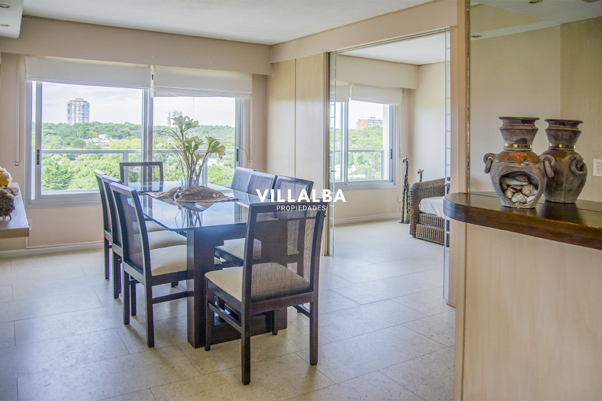 Apartamento ID.2860 - Vende apartamento de 4 dormitorios con 2 cocheras en Lincon Center, Playa Mansa, Punta del Este 