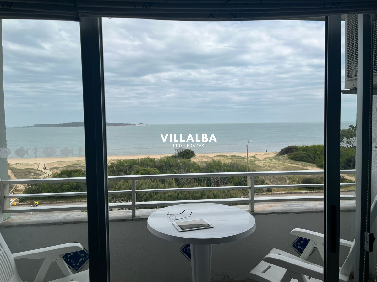 Apartamento ID.4121 - Apartamento de 2 dormitorios con vista frente al mar en edificio Samambai, Playa Mansa , Punta del ese 