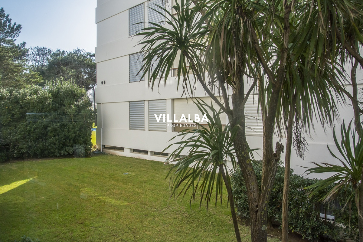 Apartamento ID.3609 - Apartamento de 4 dormitorios en Punta del Este frente al mar en Playa Brava