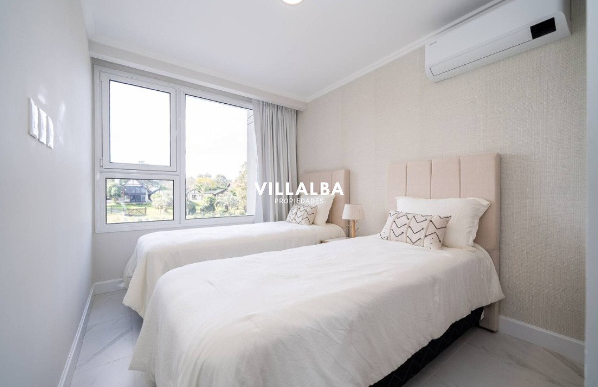 Apartamento ID.4240 - Apartamento en Alquiler de 2 dormitorio frente al Mar en Edificio Cruceros, Punta del este , Playa Mansa