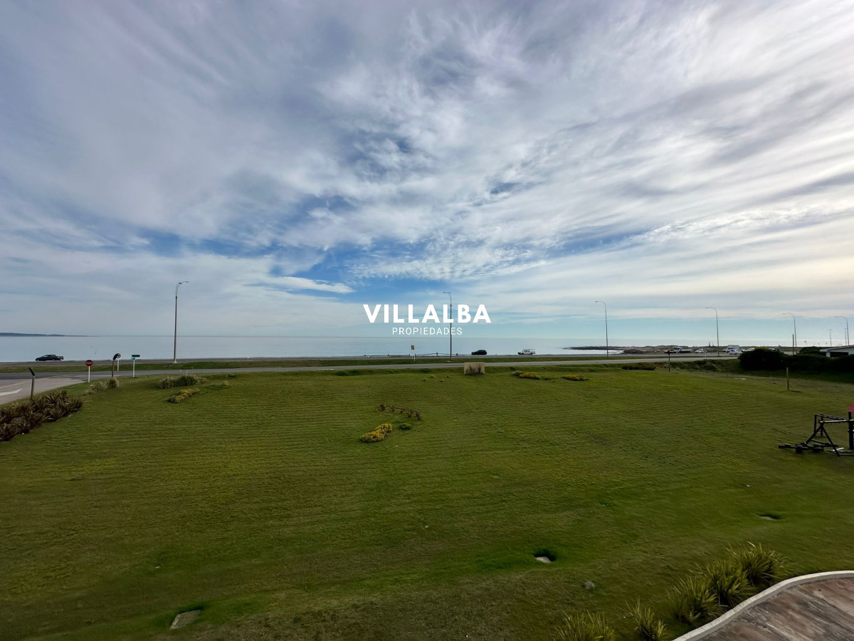 Apartamento ID.2754 - Vende departamento en Azure tower, playa mansa de 2 dormitorios, con vista al mar, Punta del Este