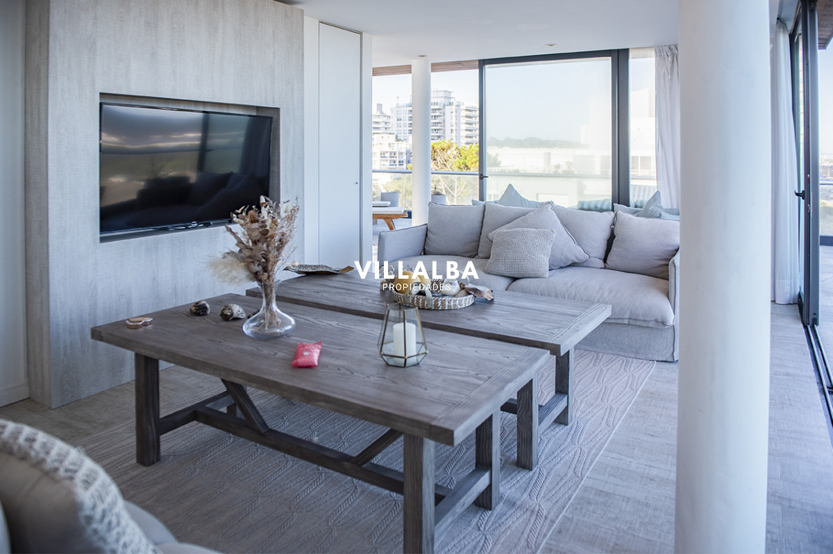Apartamento ID.3431 - Apartamento Penthouse, frente al mar, playa brava, 3 dormitorios con hermosa vista
