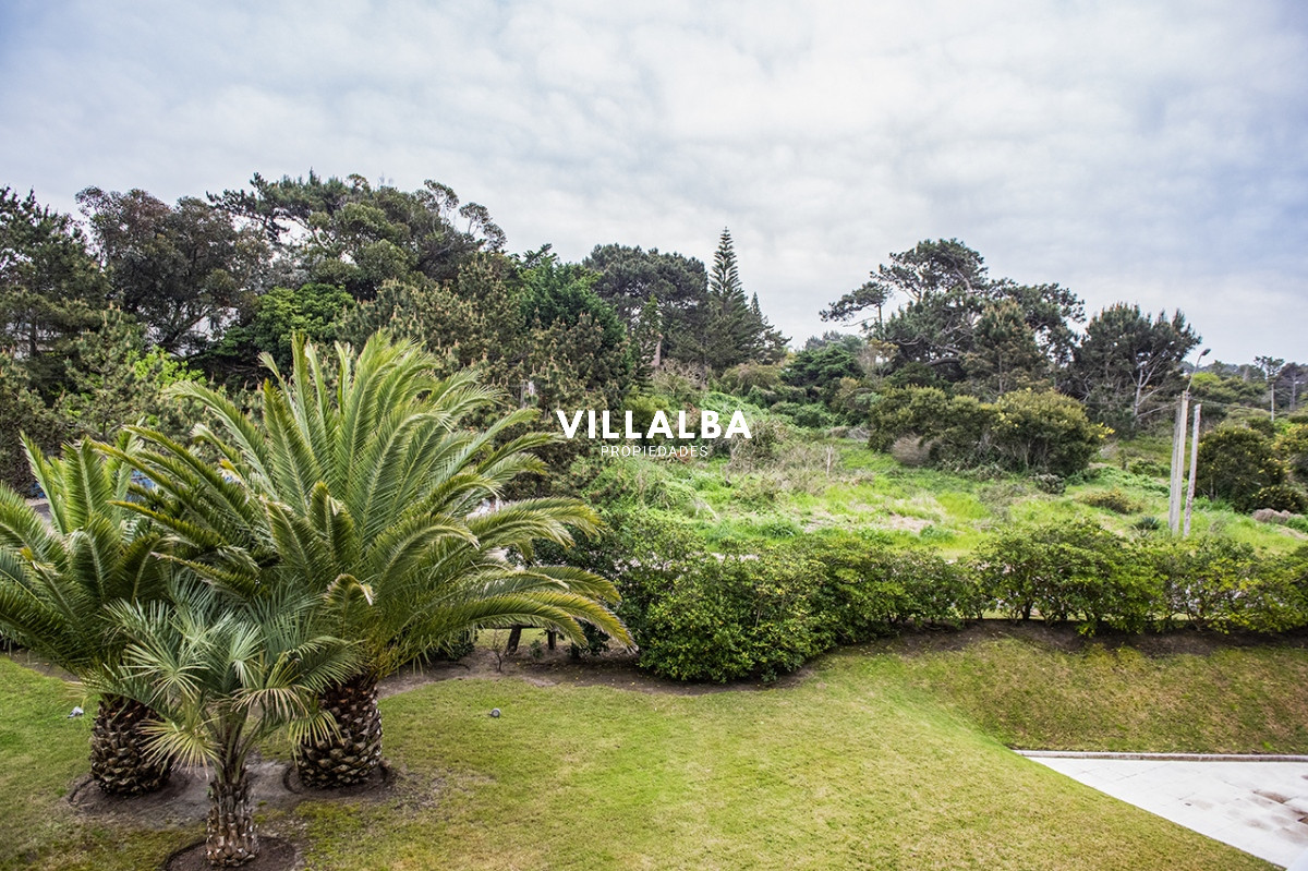 Apartamento ID.2369 - Hermoso Departamento en venta frente a Playa Brava, 3 dorm + dep. Marigot Brava